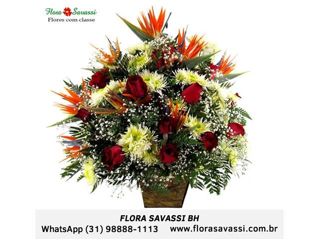 Nova Serrana floricultura  flores cesta de café da manhã e coroas de flores Nova Serrana FLORA