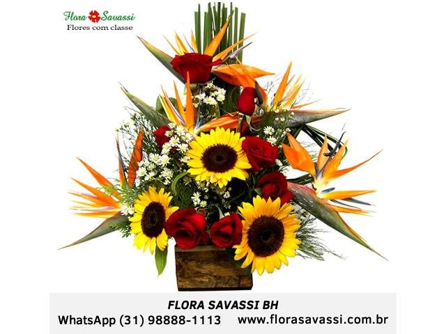 Floricultura online Queluzito MG, entrega buquês, rosas, cestas café da manhã, coroa de flores